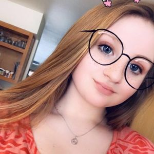 Meet your Posher, Emilee